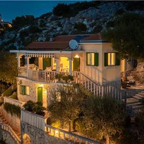 3 Bedroom Villa in Uvala Ljubljeva near Trogir, sleeps 6-7